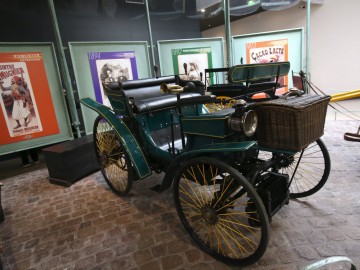Muzeum L’Aventure Peugeot na targach Epoqu’auto w Lyonie